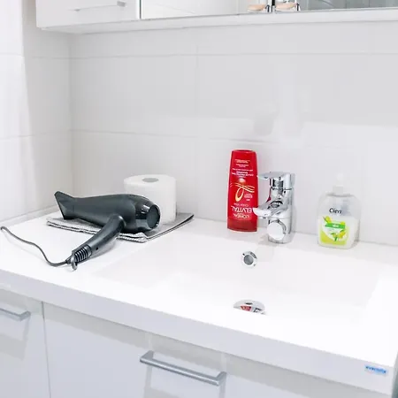 Appartement Center Brand New Studio, Parking